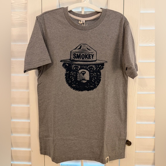 The Landmark Project Other - NWT Smokey Bear Logo Unisex Graphic T-Shirt - Heathered Gray, Adult Small